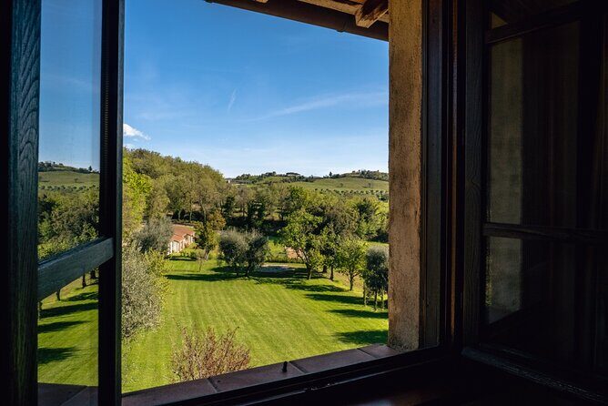 3-day private experience as a winemaker at a wine resort in Tuscany - Meals at the internal restaurant: real Tuscan comfort with less planning