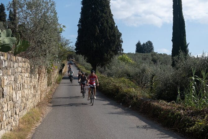 Active Full Day Tuscan Bike Tour With Wine Tasting and Lunch - Where the ride begins: meeting point and how the day returns