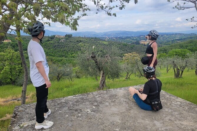 Active Full Day Tuscan Bike Tour With Wine Tasting and Lunch - Small-group guidance: how Andrea, Jaco, Dri, Alessandro, Simone, and Freddie add value