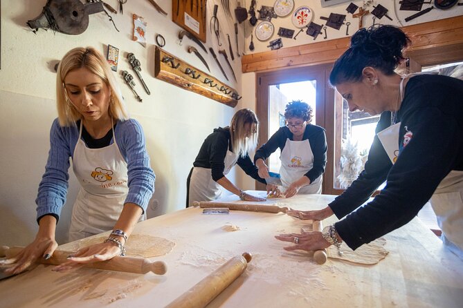 Authentic Tuscan Cooking Class & Winery Tour in San Gimignano - Getting to Località Casale, 26 Without Losing Time