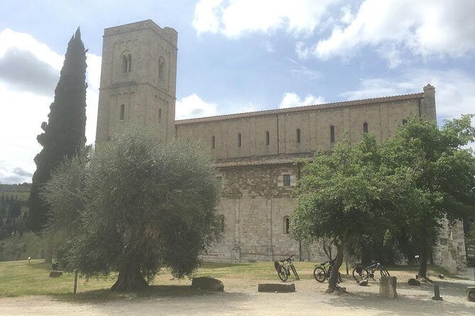 Brunello E-Bike Tour - Guide, Group Style, and the English-Friendly Setup