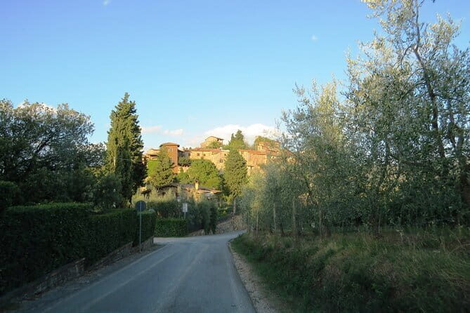 Chianti Hills: App‑Guided e‑Vespa Tour + Lunch in Greve - Your e-Vespa Setup: Helmets, Insurance, and the Rider Requirements