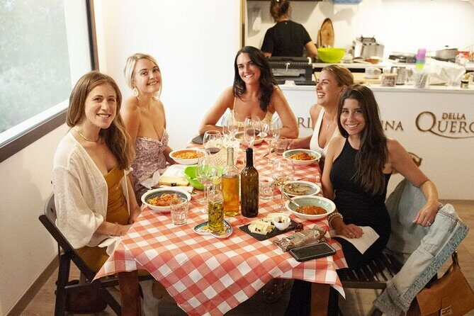 Cinta Senese tour with tasting dinner on the farm - Where it starts in Montepulciano: Via Madonna della Querce timing tips