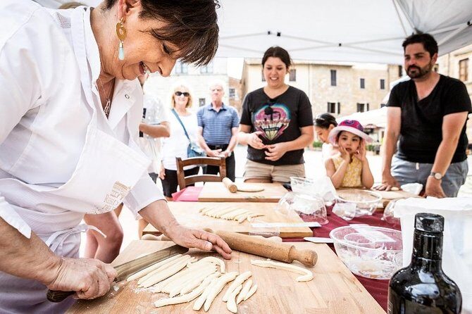 Cooking class at the farm in Tuscany - A farm kitchen near Montepulciano beats the usual class