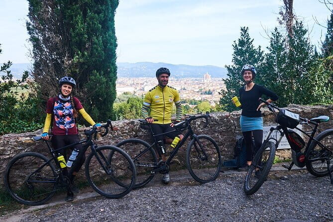 E-bike Chianti Classico & Tuscany tour with Wine & Lunch at Farm - Lunch at the Chianti estate: wine tasting and olive oil made practical