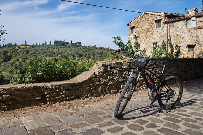 E-bike Chianti Classico & Tuscany tour with Wine & Lunch at Farm - Villa di Bellosguardo: that first big Florence-over-the-hills moment