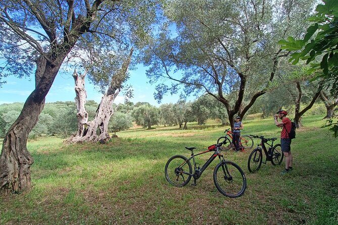 E-Bike Tour fortresses and mountains near the Free Baths of Saturnia - What Guides Andrea and Francesca Bring to the Ride