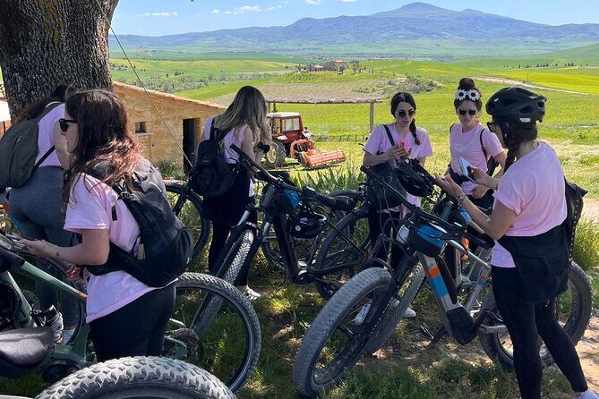 E-Bike Val d'Orcia Experience - Monticchiello and La Guardiola: Lunch, Wine, and a Proper Welcome