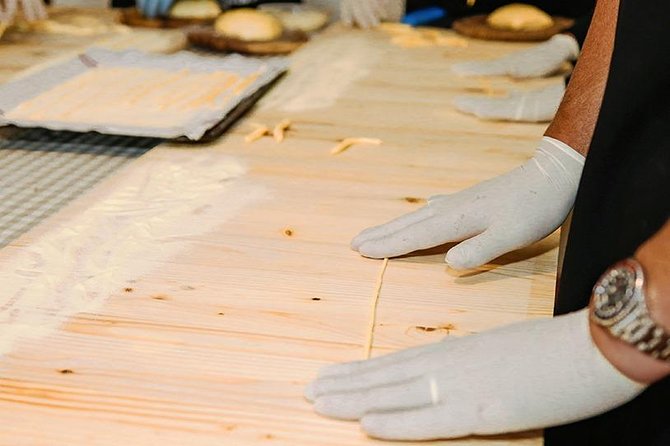 Family Tuscan Cooking Class - Inside the Rustic Tuscan Kitchen: How the Class Starts