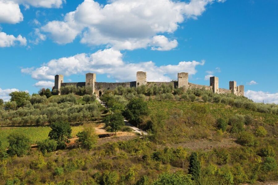 Florence/Badesse: Tuscany Group Vespa Tour with Wine Tasting - Stop 3: Castellina in Chianti break, photos, and self-guided wandering