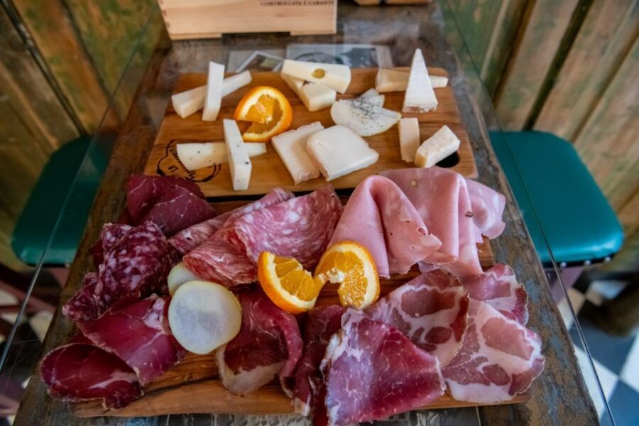 Florence: Flavours of Tuscany Food Tour - Chianti sips with every stop (plus non-alcohol choices)