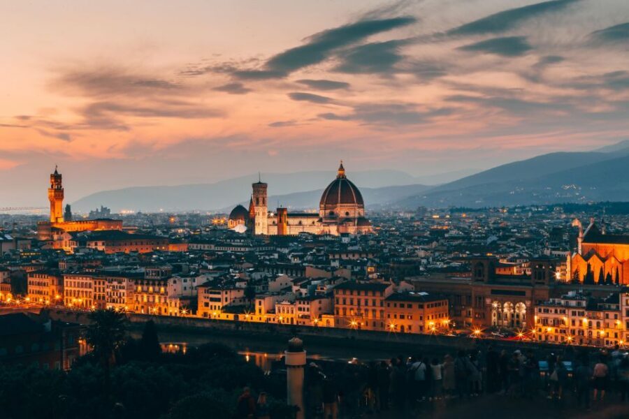 Florence: Guided Flavors of Tuscany Tour - Meeting your guide and starting with Tuscan crostini
