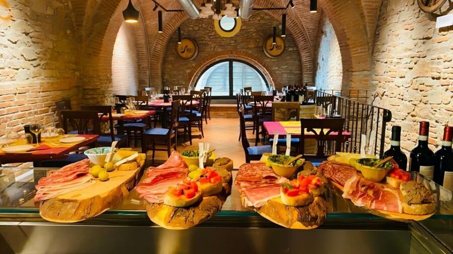 Florence: Taste of Tuscany Wine and Local Food Tour - A 1-hour Florence wine tasting that doesn’t waste your time