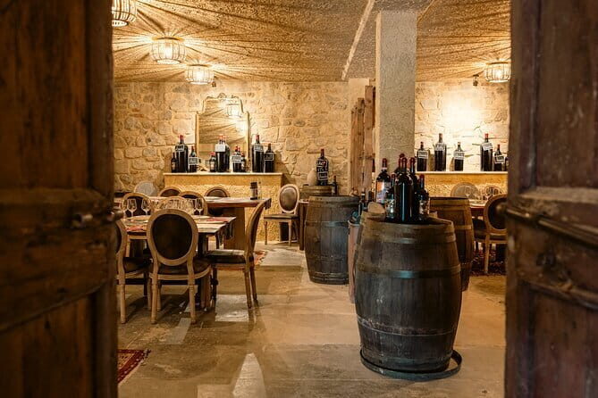 Florence: Tour San Gimignano, Monteriggioni & Chianti Hills - Poggio ai Laghi: more than a tasting room stop