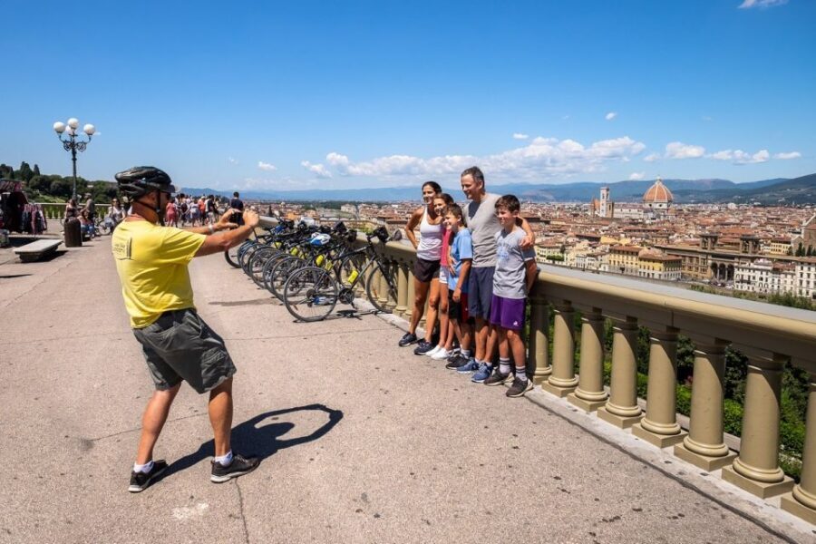 Florence: Tuscany Bike Tour with Wine & Olive Oil - The half-way tasting stop: Chianti, olive oil, and homemade bread