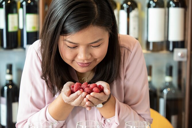 Food and Wine Lesson and Wine Tasting in San Gimignano - Your tasting flight: 4 Vernaccia expressions plus local red and Vin Santo