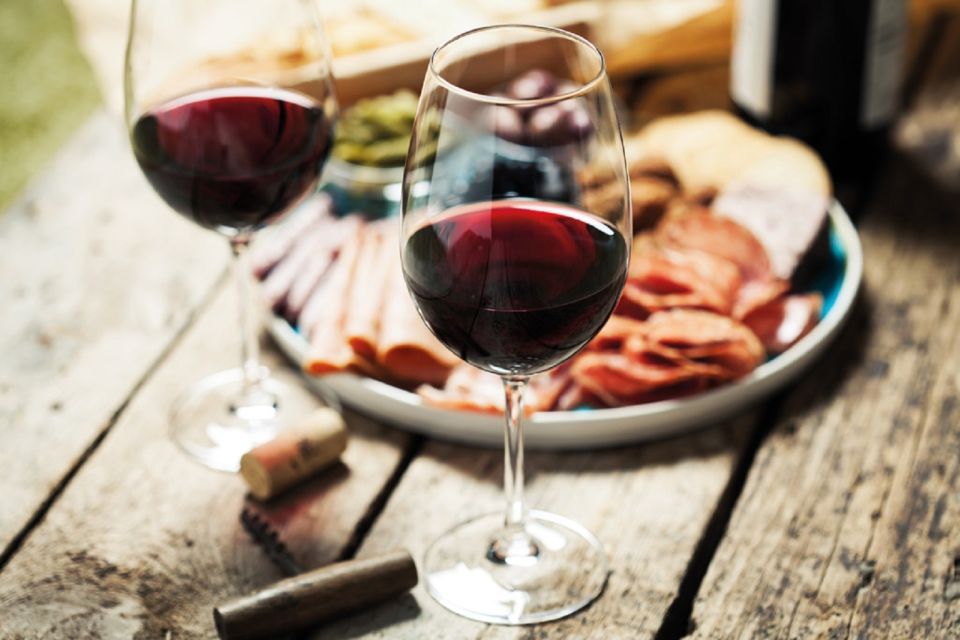 From Florence: Tuscany by E-Bike with Lunch and Wine Tasting - The winery stop: lunch, local snacks, and a real taste of Chianti