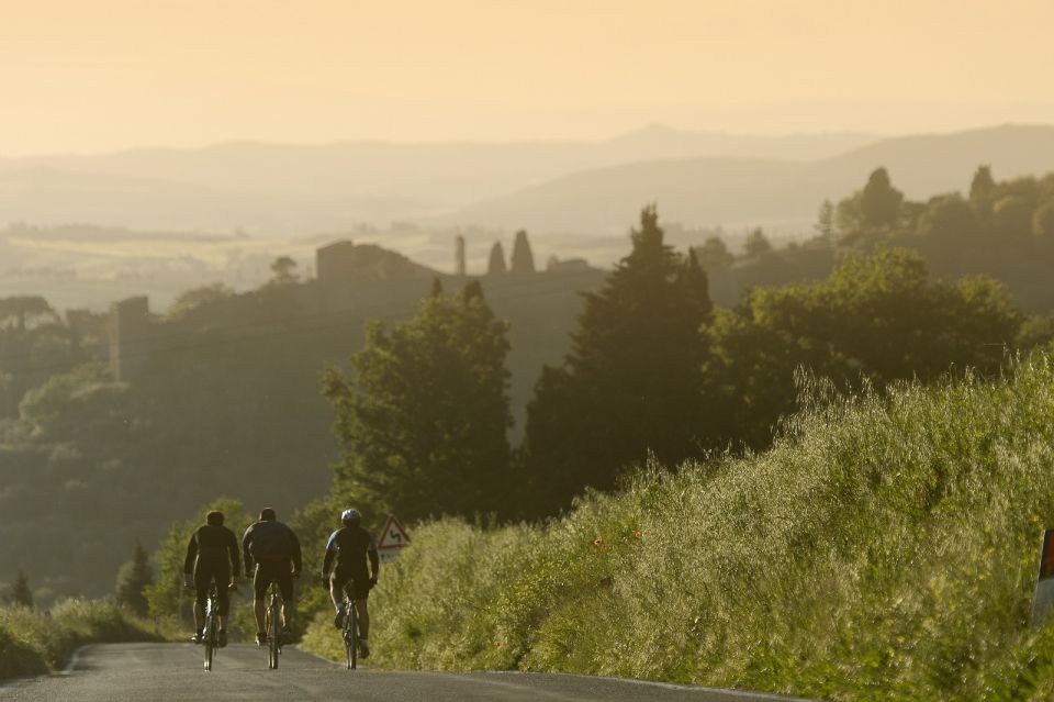 From Florence: Tuscany by E-Bike with Lunch and Wine Tasting - Getting out of Florence: what the minivan setup means