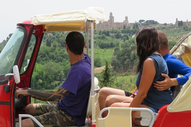From Florence:Tuscany Tuk Tuk with Lunch, Wine & San Gimignano - Why a tuk-tuk day trip fits Chianti so well