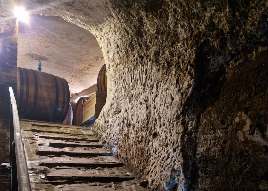 From Rome: Tuscany, Montepulciano Tour with Wine & Lunch - Headsets, bilingual guides, and why the group setup works