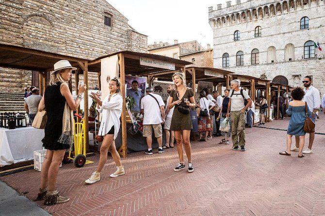 Gourmet tour in the Montepulciano old town center - The Walking Part: Views, Old Stones, and a Guide Who Sets the Context