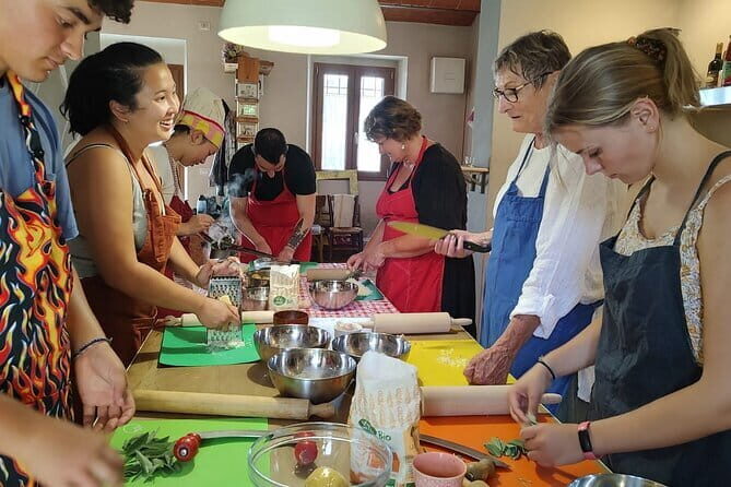 Intimate and authentic Pasta Lesson & Chianti wine. Free parking - A Florentine kitchen day that feels like visiting, not touring