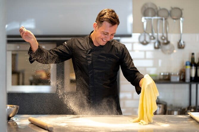 Intimate and authentic Pasta Lesson & Chianti wine. Free parking - Practical tips for your 10:00 am start