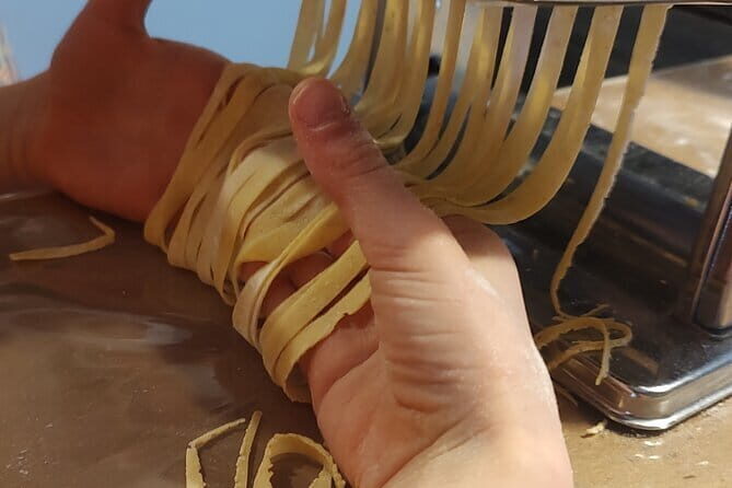 Intimate and authentic Pasta Lesson & Chianti wine. Free parking - Chianti during cooking, lunch at the table, dessert to close
