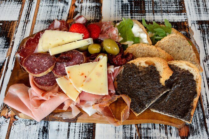 Lucca’s Ultimate Food Tour: Full Tuscan Meal by Do Eat Better - Before you go: wear shoes and plan your appetite