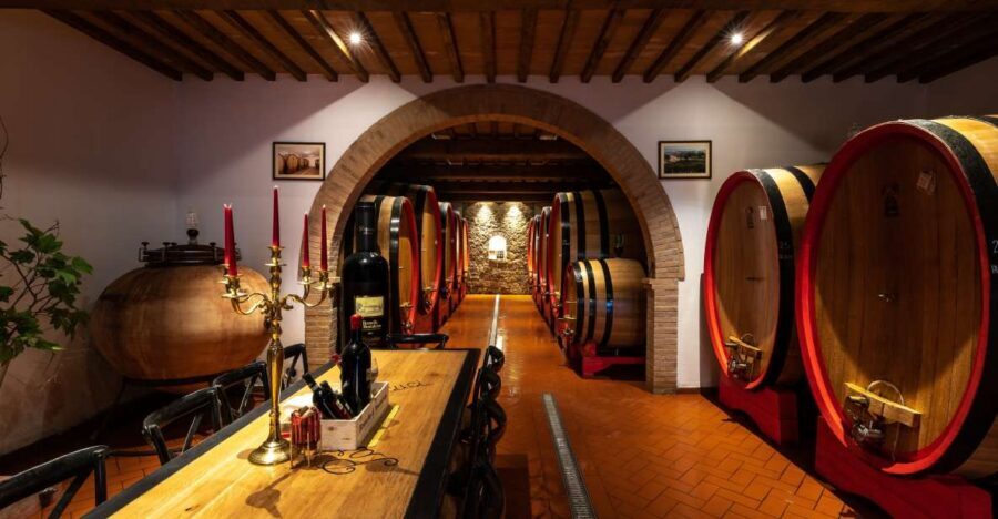 Montalcino: Private Cellar Tour, Wine Tasting & Appetizers - Who this tour suits best