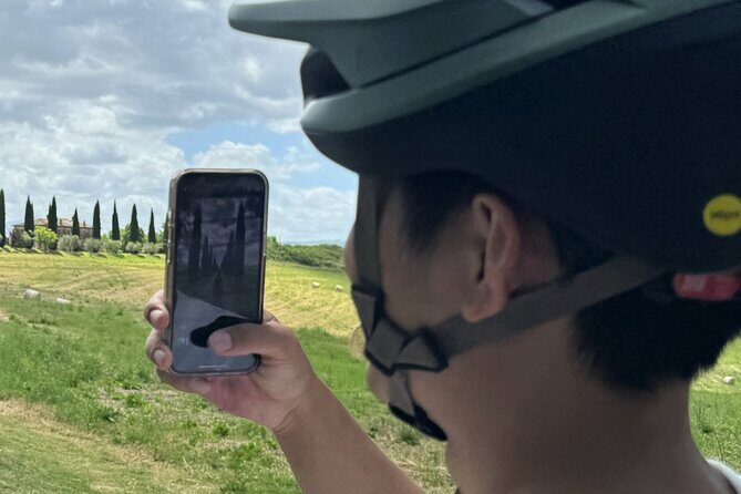 MONTALCINO Private E-Bike & Brunello Winery Experience - Family and small-group friendliness: what you can reasonably expect
