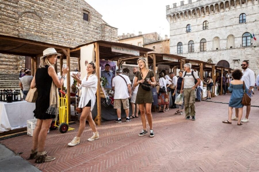 Montepulciano: Guided Walking Tour and Food Tasting - Stop 3: The Underground Wine Cellar Tour