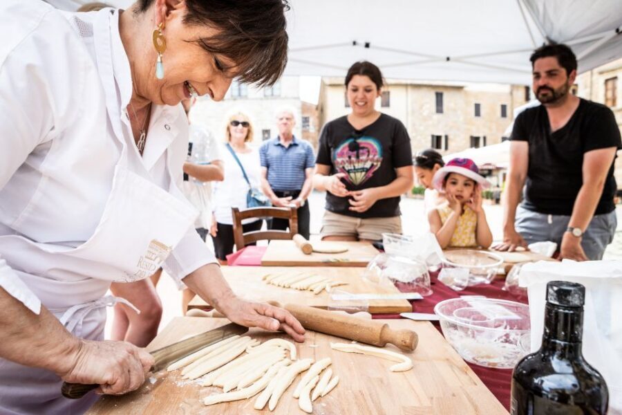 Montepulciano: Italian Cooking Class at a Tuscan Farm - Your 3-Hour Flow: Bruschetta, Handmade Pici, Sauce, Dessert