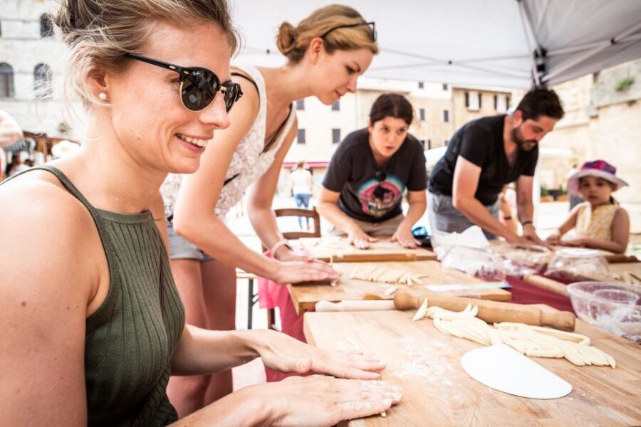 Montepulciano: Pasta-Making Class with Tasting and Wine - The pici lesson: rolling, rubbing, and the appiciare motion