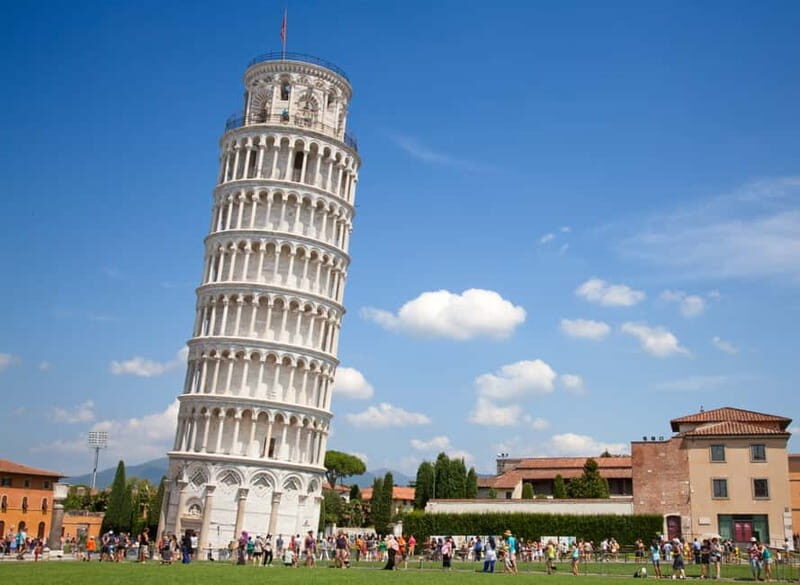 Pisa: Ultimate Food Tour with Full Tuscan Meal with a Local - The lunch hour: where the real meal happens