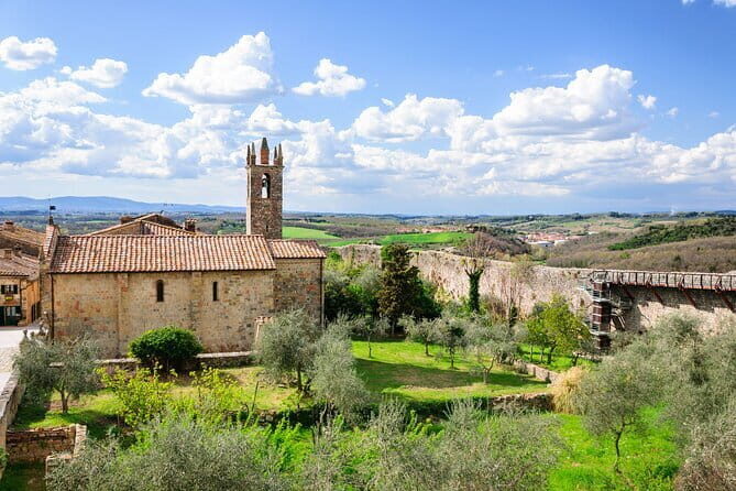 Private Best of Tuscany Hill Towns Tour with lunch from Florence - Siena’s Palio spirit: more than a postcard square