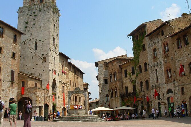 Private Experience Tuscany Tour from Rome - San Gimignano: 13 Towers, Piazzas That Pull You In, and a Short, Sweet Walk