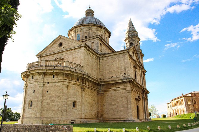 Private Guided Tour of Montepulciano with wine tasting - The downhill walk: streets, churches, and that winding main street rhythm