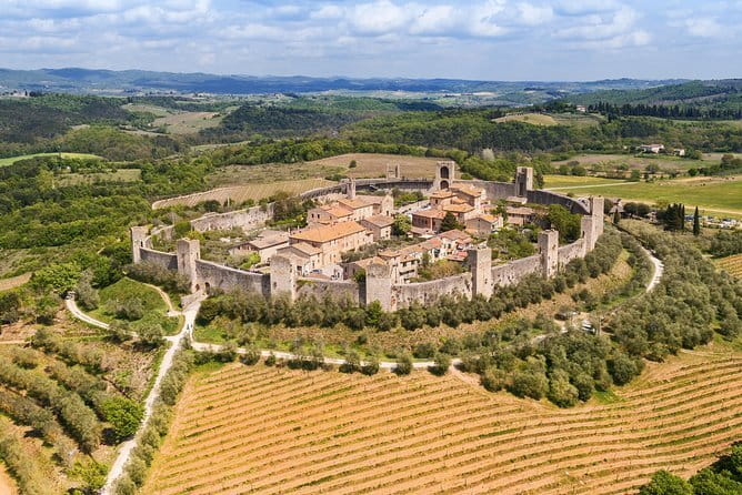 Private Tour to Tuscan Jewels in one day:Siena, Monteriggioni, S.Gimignano, Pisa - Piazza del Campo: The Medieval Civic Center With the Right Atmosphere