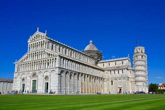 Private Tuscany Day Trip from Florence Including the Leaning Tower of Pisa - Stop 1 in San Gimignano: Santa Maria Assunta at the Duomo