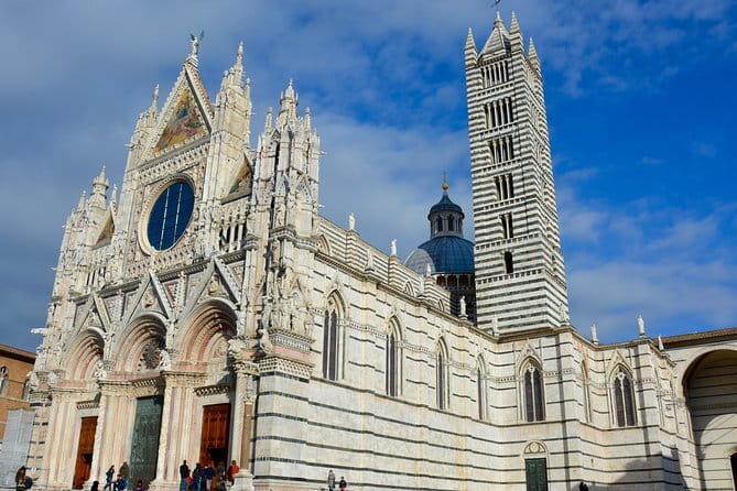 Private Tuscany Tour: Siena, San Gimignano and Chianti Day Trip - Your 1.5 hours in Siena: Duomo territory and Piazza del Campo energy