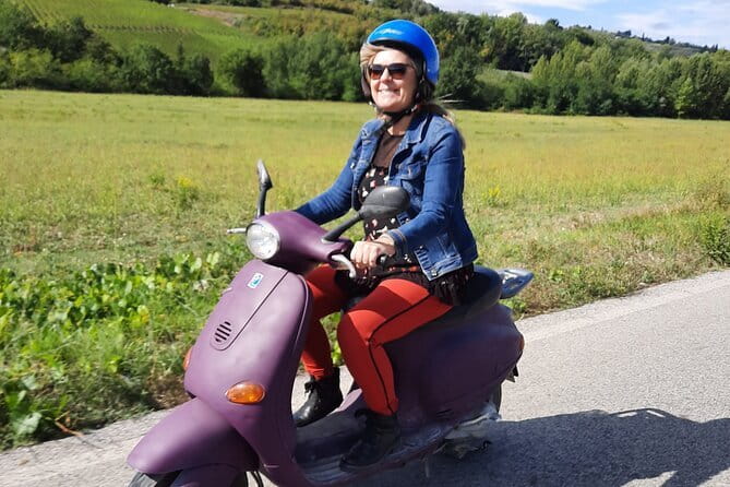 Private Tuscany Vespa Tour - From Via dei Pandolfini to a quick Tuscany Cycle check-in