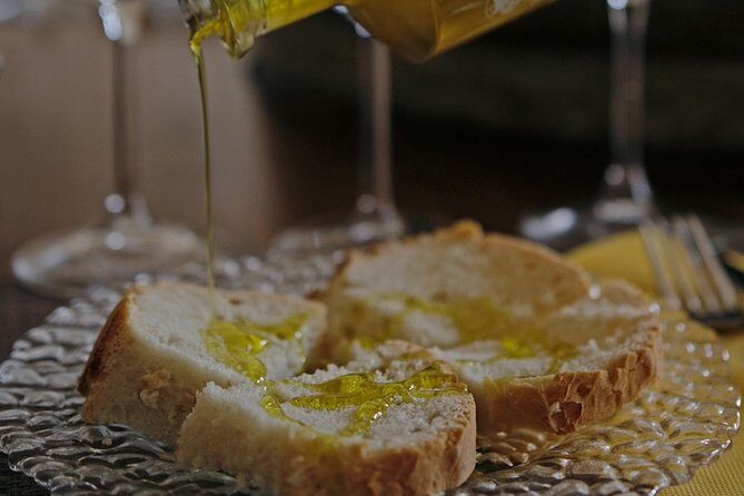 Private Wine and Extra Virgin Olive Oil Tasting - What You Eat Alongside the Pour: Bread, Snacks, and Bottled Water