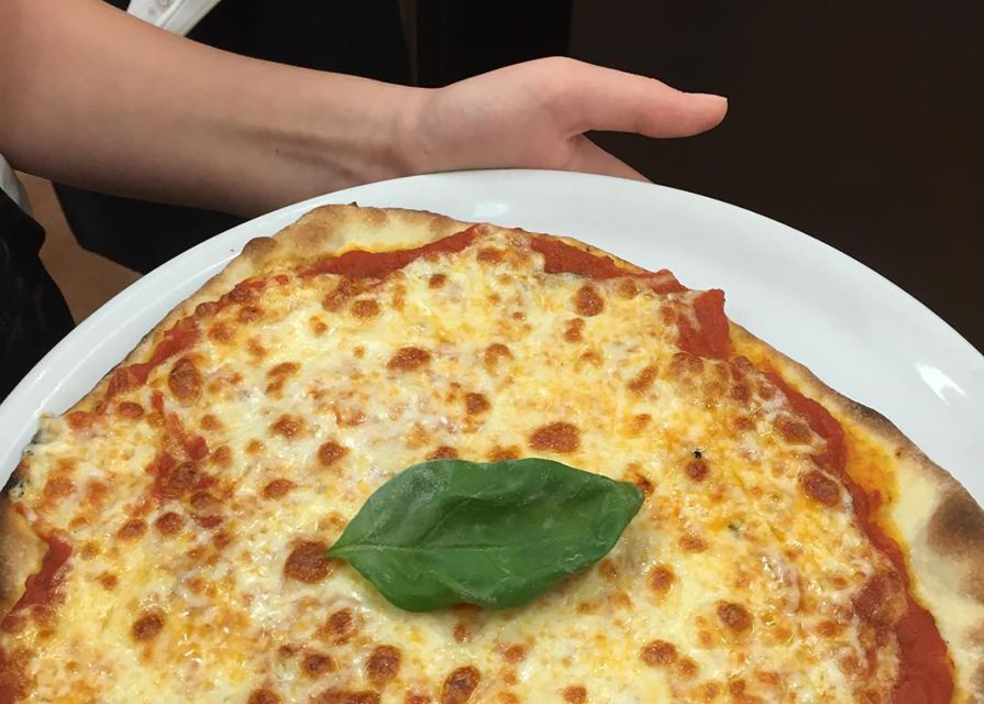 San Gimignano: 2-Hour Pizza Class & Wine Tasting - Tenuta Torciano: where your pizza day actually begins