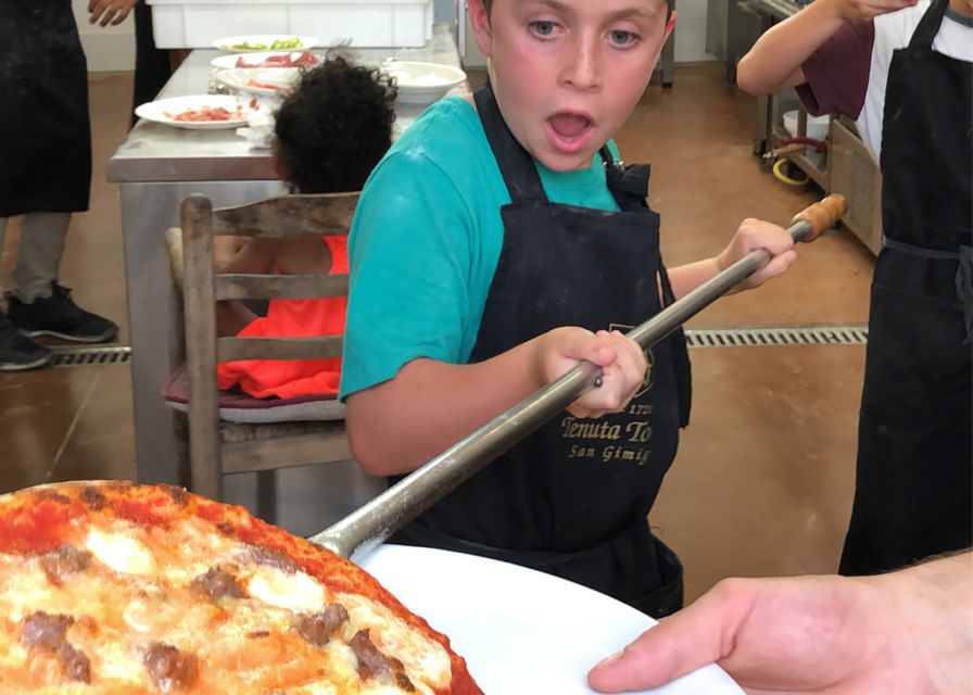San Gimignano: 2-Hour Pizza Class & Wine Tasting - Wine tasting and lunch or dinner: why the pairing feels natural