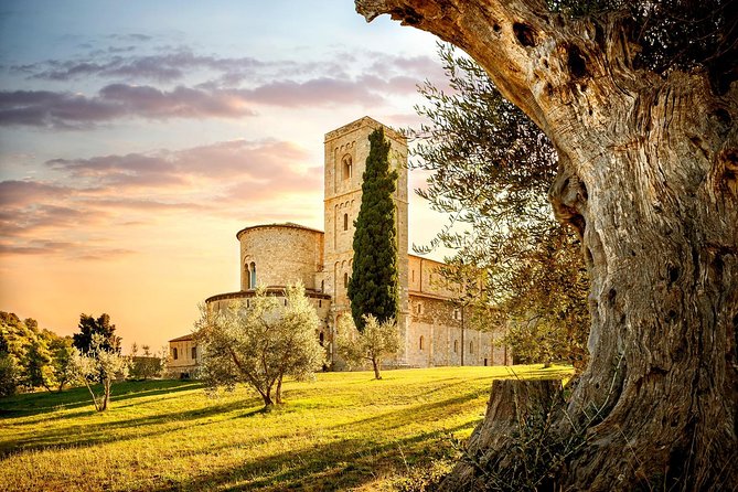 San Gimignano, Chianti, and Montalcino Day Trip from Siena - Monteriggioni on the Route: A Walled Fortress You’ll Notice