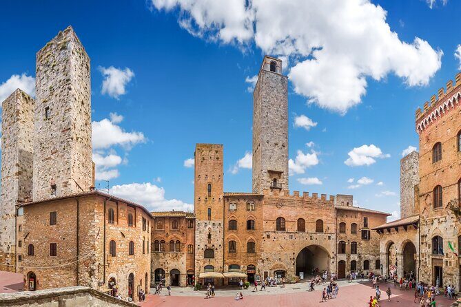 San Gimignano, Chianti and Montalcino Tour through Tuscan wine - Montalcino and Val d’Orcia: the UNESCO-area drive with real context