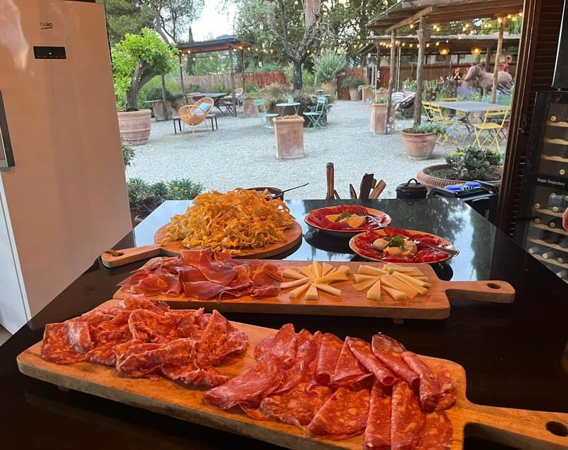 San Gimignano: Home Restaurant Luxury Dinner with Wine - What’s included (and why it feels like better value)