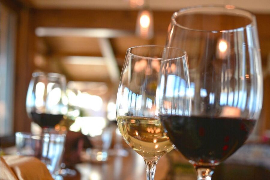 San Gimignano: Lunch or Dinner at a Winery with Wine Tasting - Lunch or Dinner at the Winery: Classic Tuscan Courses with Pairing Logic