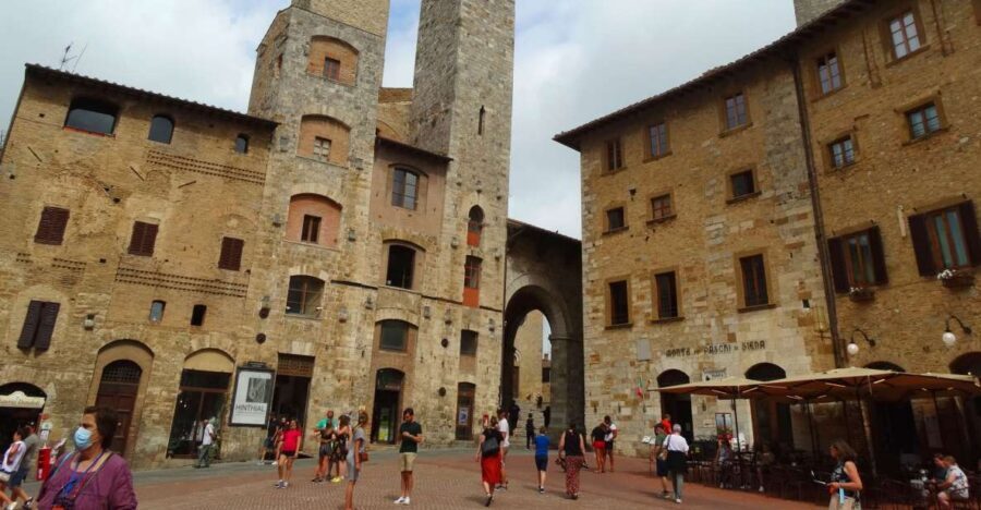 San Gimignano private guide: Manhattan of the Middle Ages - First steps: meeting at porta San Giovanni and getting oriented